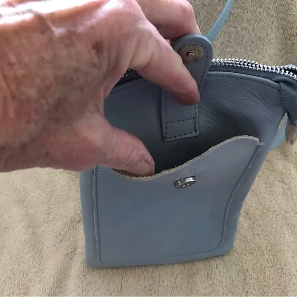 Vera Pelle Light Blue Crossbody Bag - Picture 5 of 9